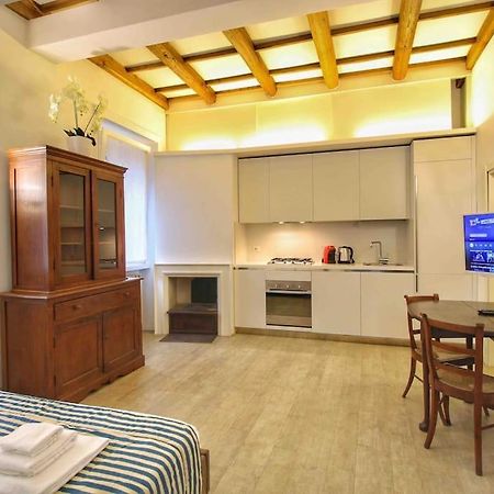 Cozy Studio Flat In Trastevere By Yourhost Rome Bagian luar foto