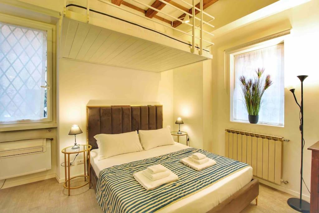 Cozy Studio Flat In Trastevere By Yourhost Rome Bagian luar foto